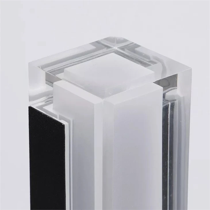 IP65 Outdoor Waterproof LED Modern Garden Bollard Light New Style Aluminum Lawn Light
